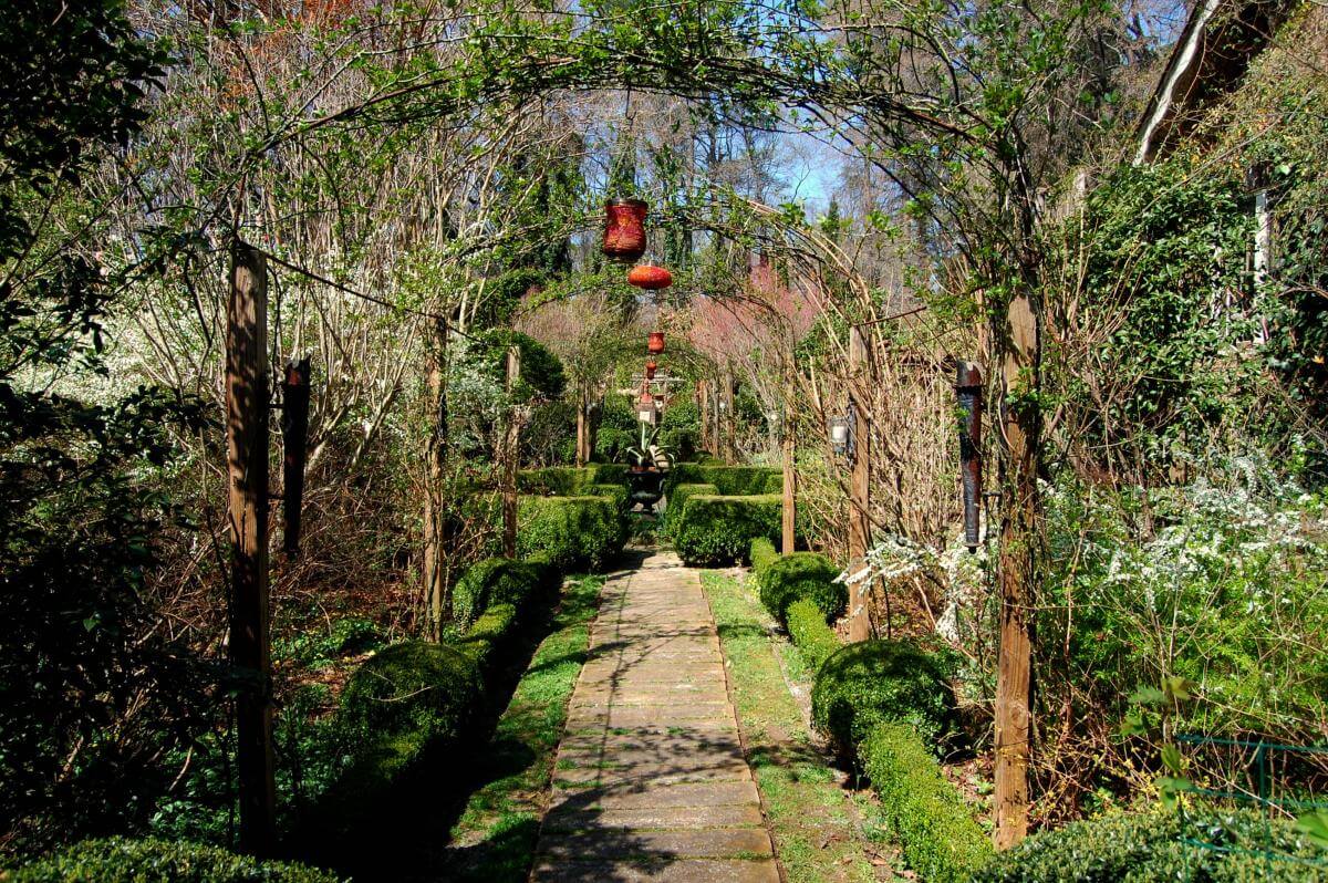 Looking into Ryan Gainey's Garden, Decatur, Georgia, March 26, 2010. Photograph by Flickr user JR P. Creative commons license CC BY-NC 2.0. Looking into Ryan Gainey's Garden, Decatur, Georgia, March 26, 2010. Photograph by Flickr user JR P. Creative commons license CC BY-NC 2.0.