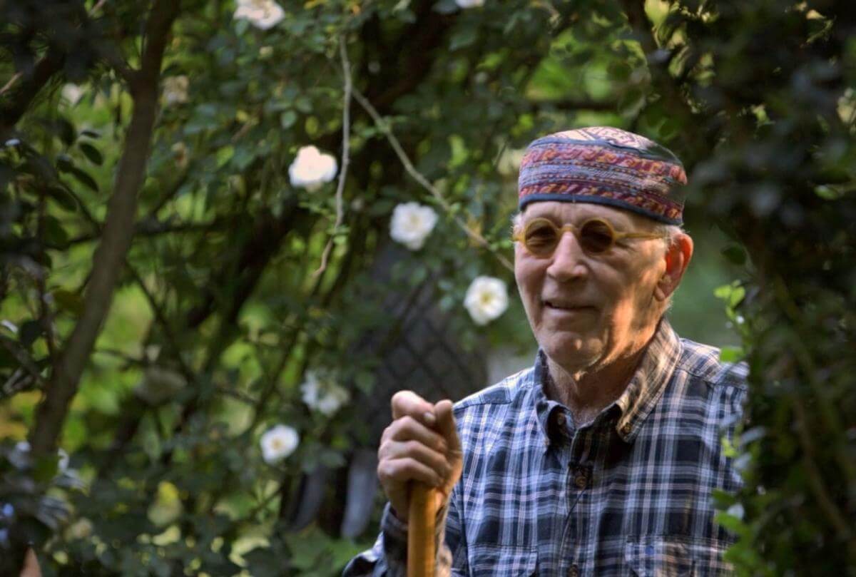 Ryan Gainey, Decatur, Georgia, 2015. Screenshot from The Well-Placed Weed: The Bountiful Life of Ryan Gainey. Courtesy of Terminus Films. Ryan Gainey, Decatur, Georgia, 2015. Screenshot from The Well-Placed Weed: The Bountiful Life of Ryan Gainey. Courtesy of Terminus Films.