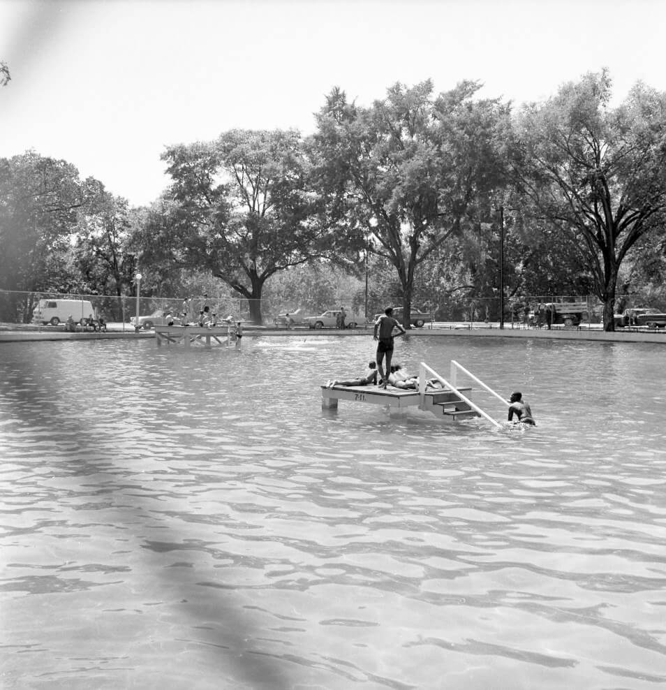 African Americans and whites still congregate separately in the newly integrated Lake Meer, Piedmont Park, Atlanta, Georgia, June 12, 1963. Photograph by Ken Patterson. Courtesy of Atlanta Journal-Constitution Photographic Archives, Special Collections and Archives, Georgia State University Library. Copyright Atlanta Journal-Constitution. Courtesy of Georgia State University. African Americans and whites still congregate separately in the newly integrated Lake Meer, Piedmont Park, Atlanta, Georgia, June 12, 1963. Photograph by Ken Patterson. Courtesy of Atlanta Journal-Constitution Photographic Archives collection, Special Collections and Archives, Georgia State University Library. Copyright Atlanta Journal-Constitution. Courtesy of Georgia State University