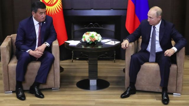 "Борьба между властью и обществом". В Кыргызстане проходят парламентские выборы 3 Жээнбеков и Путин