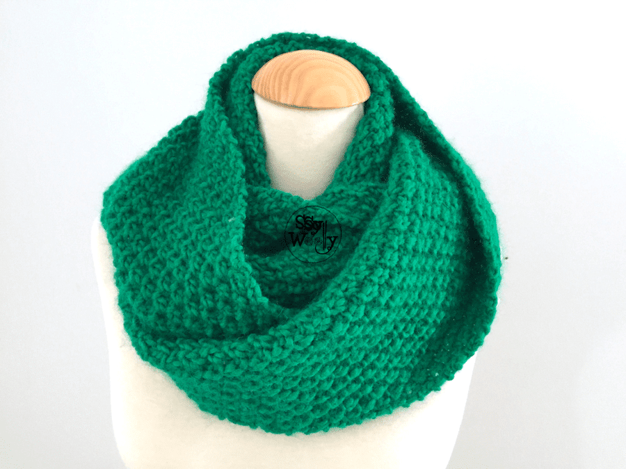 Russ said, “how cool would it be for you if you could knit yarn made from. How To Knit An Infinite Cowl In Irish Moss Stitch