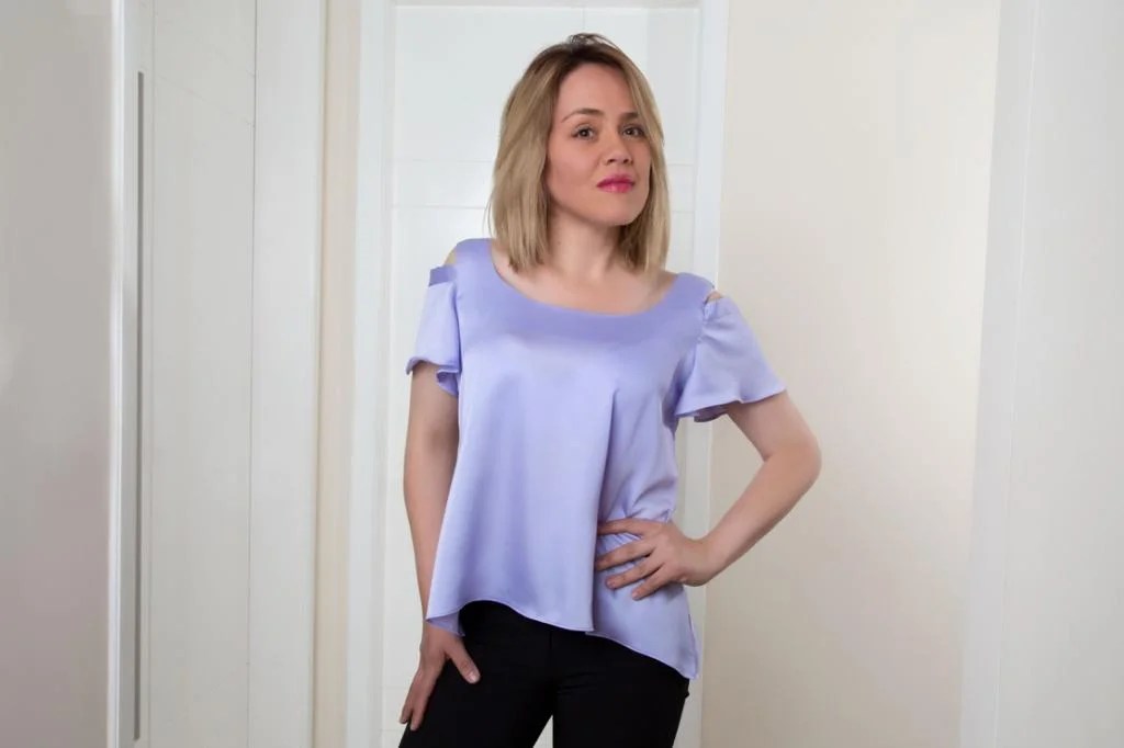 Antonella. Blusa de seda manga corta. Cómoda y juvenil. – Soy By Sandra