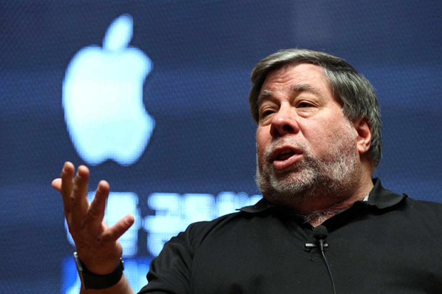 Steve Wozniak, cofundador de Apple, dice que debes abandonar Facebook