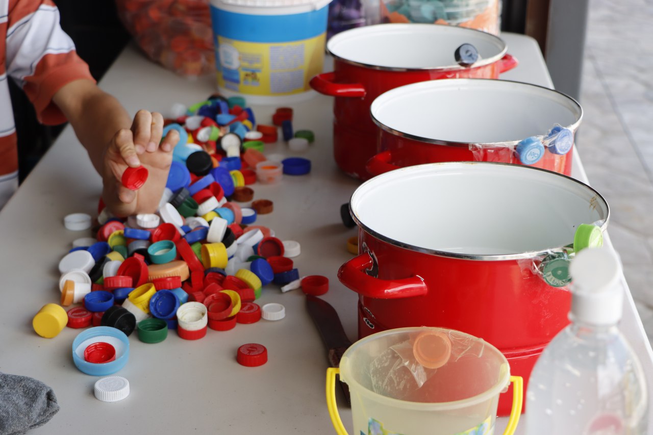 Personas con discapacidad participan en programa para apoyar a niños con cáncer