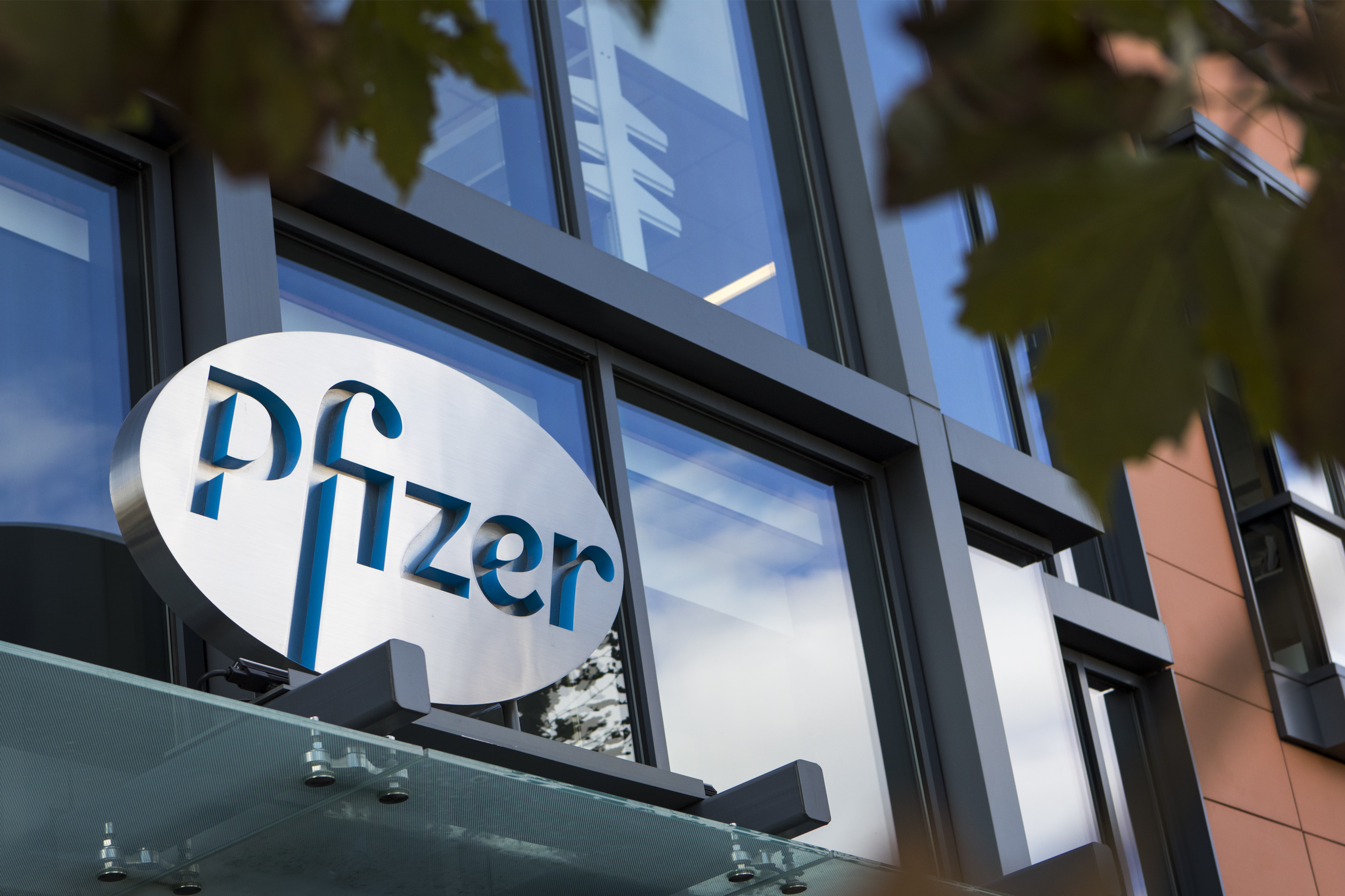 Pfizer inicia prueba de pastilla anticovid con más de mil pacientes