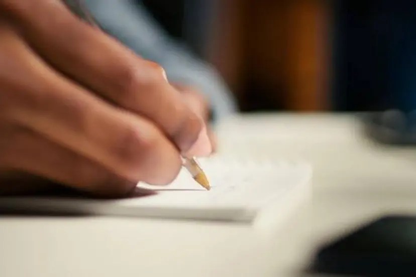 Escribir con mala letra no es desinterés, sino pensamiento acelerado ✍️🧠