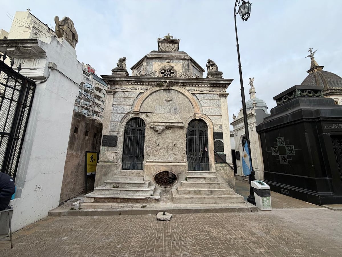 Buenos Aires licita una histórica bóveda del Cementerio de la Recoleta para convertirla en un café ☕🏛️