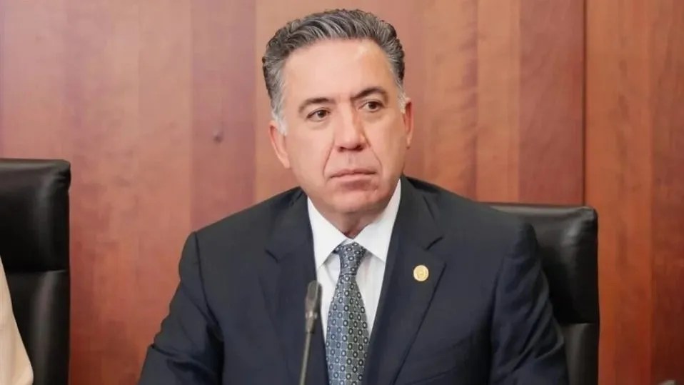 Enrique Inzunza renuncia a la bancada de Morena en el Senado; continuará como legislador independiente 🏛️🇲🇽