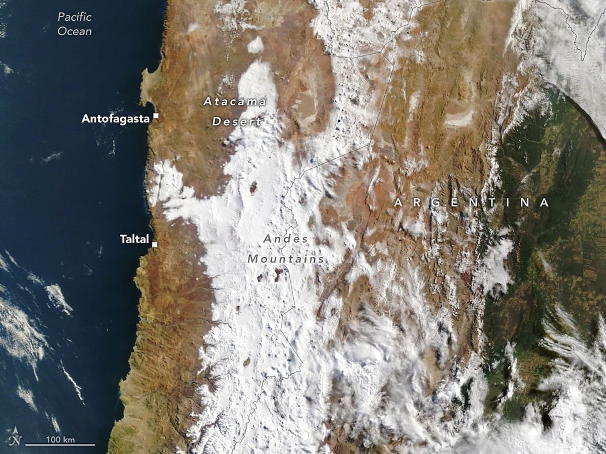La NASA revela impresionantes imágenes del desierto de Atacama cubierto de nieve tras temporales en Chile ❄️🇨🇱