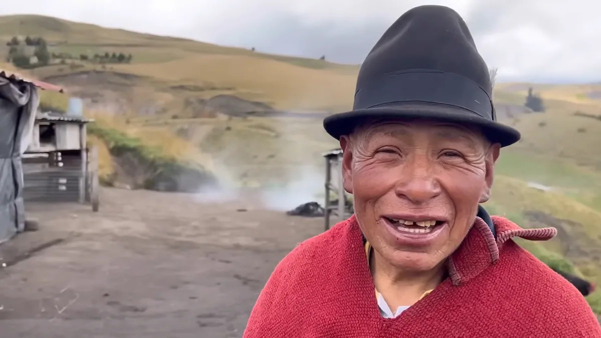 Juanito, el pastor que vive aislado a 4.000 metros de altura: “Aquí ni llegan las enfermedades, somos felices con la tranquilidad” 🏔️🐑☀️