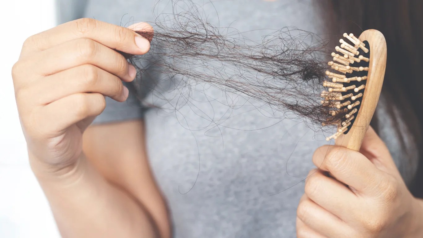 penyebab rambut rontok parah