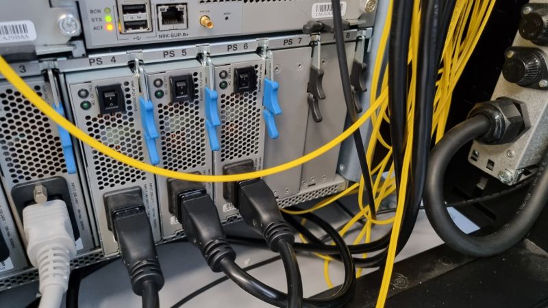 A Solar Driven 350v Direct Current Datacenter Comsys - Download Premium Light Wallpaper | Desktop