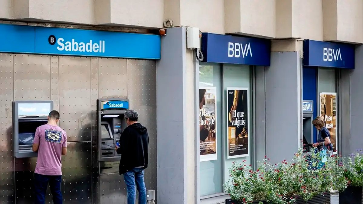 BBVA сталкивается с трудностями в слиянии с Sabadell: клиенты отказываются от интеграции