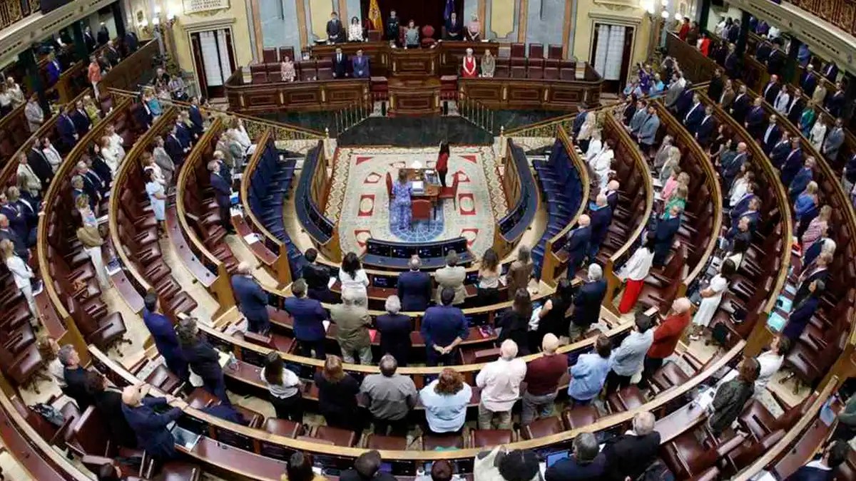 Испания меняет правила: ley de atención al cliente 2025 возвращается в Конгресс с ключевыми поправками