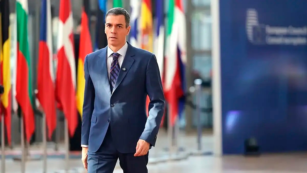 После саммита ЕС Санчес заявил, что Европа стала ближе к его линии против войны Трампа