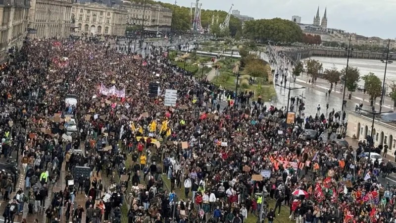 135 Arrested as Thousands Take to Streets in Nationwide French Protests