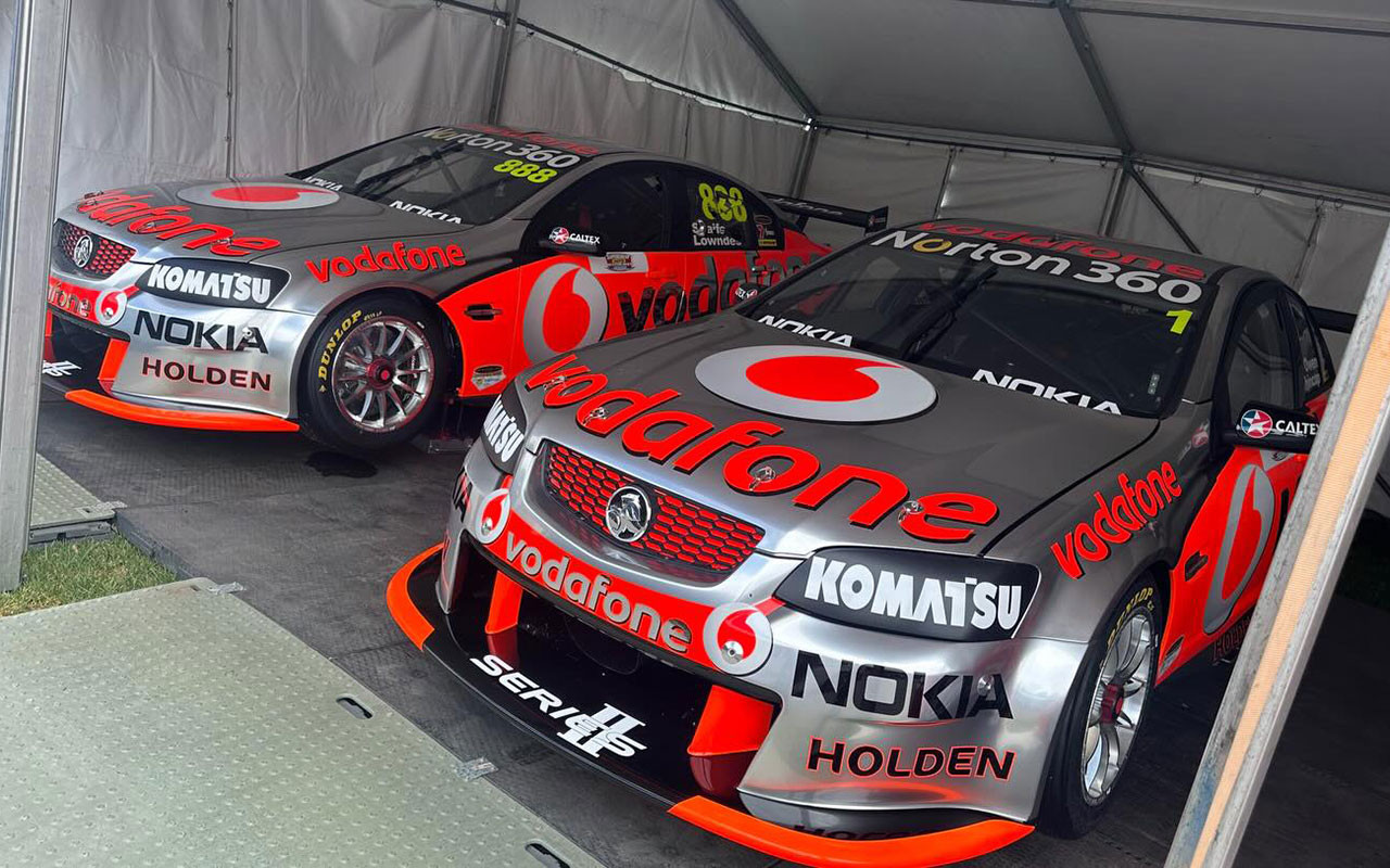2010 Bathurst 1-2 Finish: Restored Triple Eight Holdens Reunite in Adelaide (2026)
