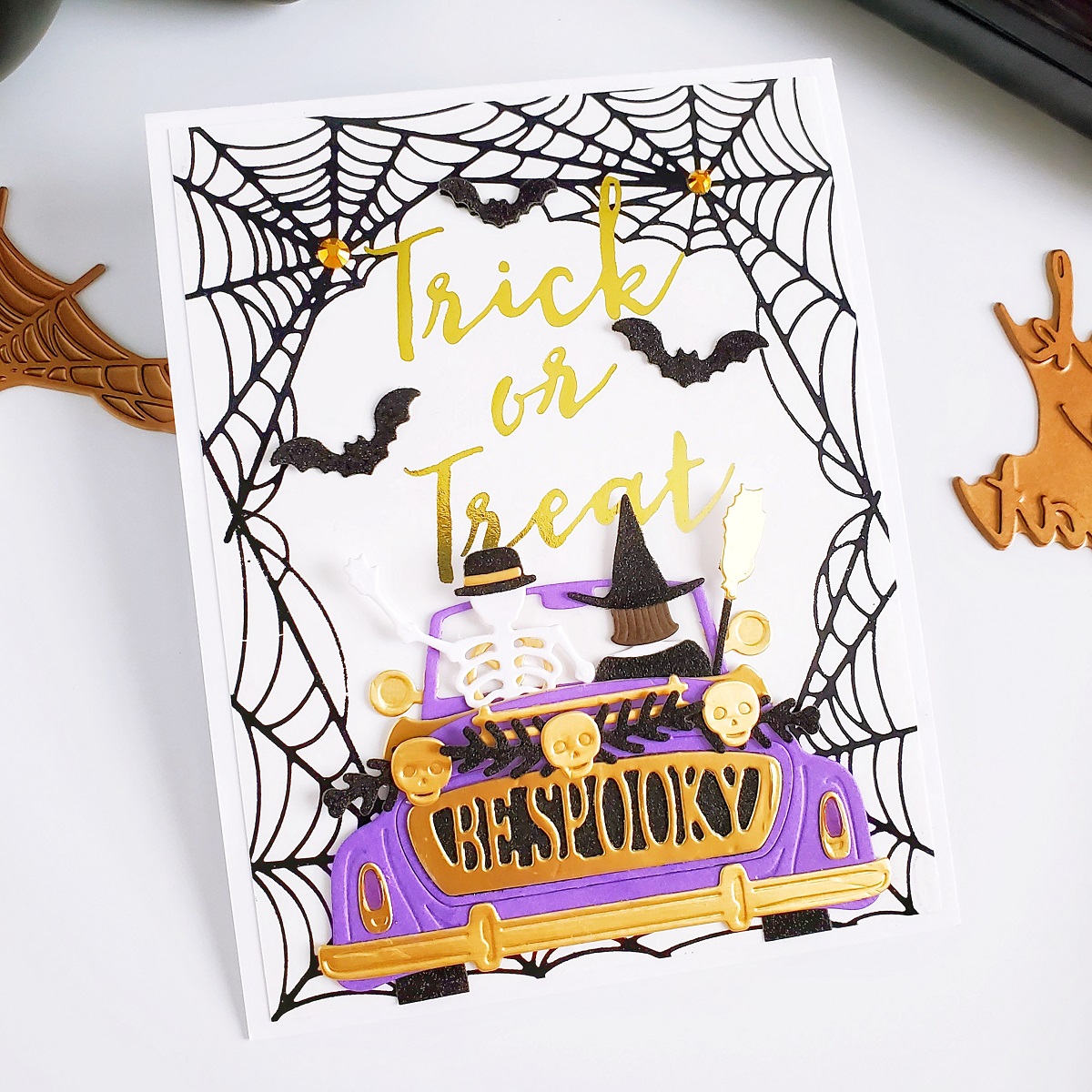 Fall & Halloween Cards with Yasmin Diaz for Spellbinders featuring Fall & Halloween 2020 Collection #Spellbinders #NeverStopMaking #GlimmerHotFoilSystem #Cardmaking