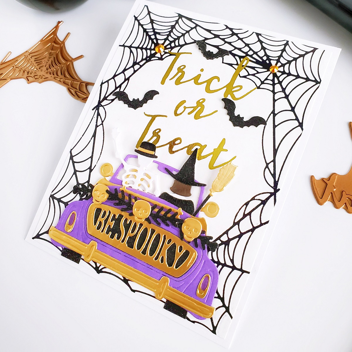 Fall & Halloween Cards with Yasmin Diaz for Spellbinders featuring Fall & Halloween 2020 Collection #Spellbinders #NeverStopMaking #GlimmerHotFoilSystem #Cardmaking