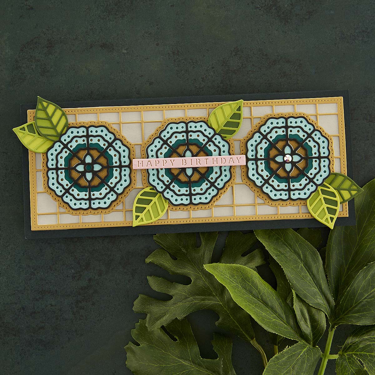 November 2022 Large Die of the Month Preview & Tutorials &ndash; Stylized Floral Kaleidoscope Slimline