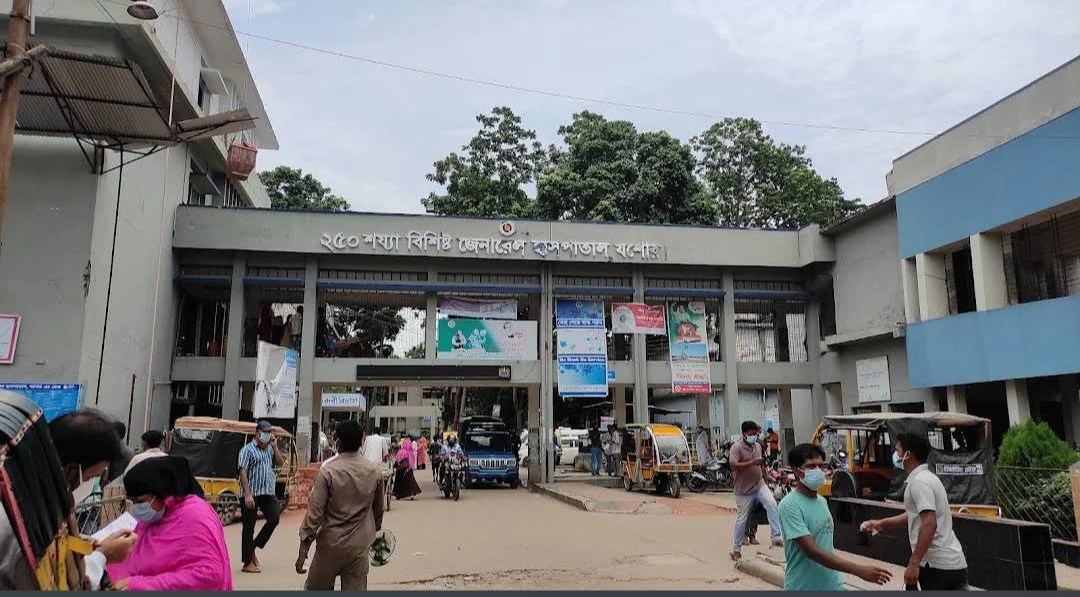 স্বামীকে কুপিয়ে জখম