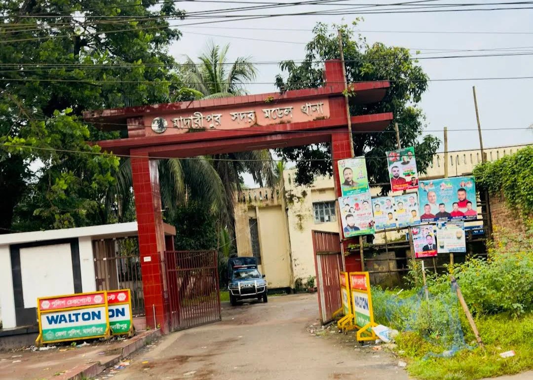 পুলিশ সদস্যের স্ত্রীকে পিটিয়ে হত্যা