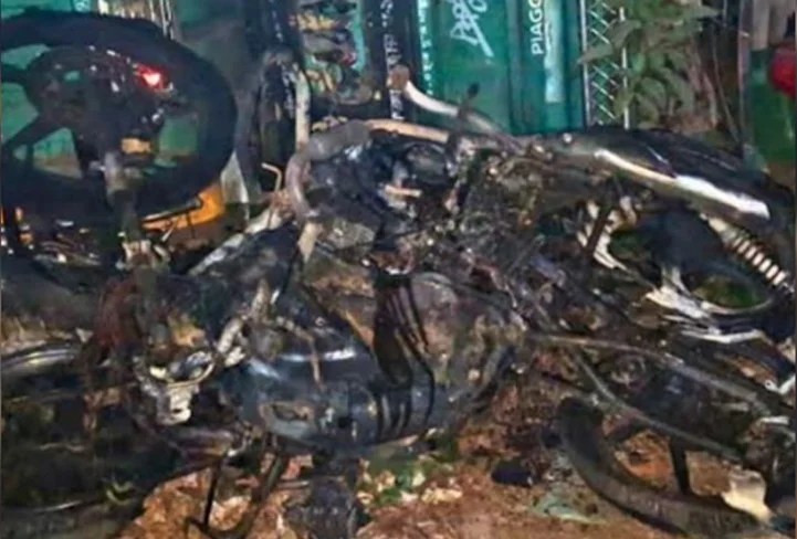 র‍্যাবের উপর হামলা : কর্মকর্তাসহ আহত ১০ : গাড়িতে আগুন