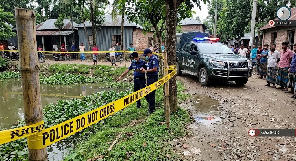 বাড়ির পাশের ডোবায় মিলল নারীর খণ্ডিত মরদেহ: এলাকায় আতঙ্ক