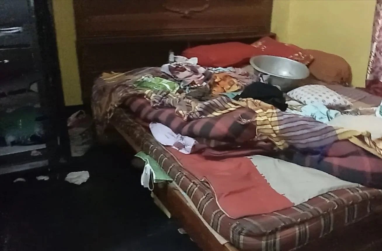 শংকরপুরে চাঁদা না দেওয়ায় বাড়িতে হামলা, ভাঙচুর ও লুটপাট