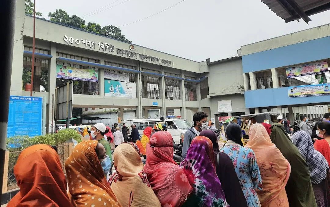শার্শায় অজ্ঞাত বাসের ধাক্কায় ট্রলি চালক ক্ষতবিক্ষত