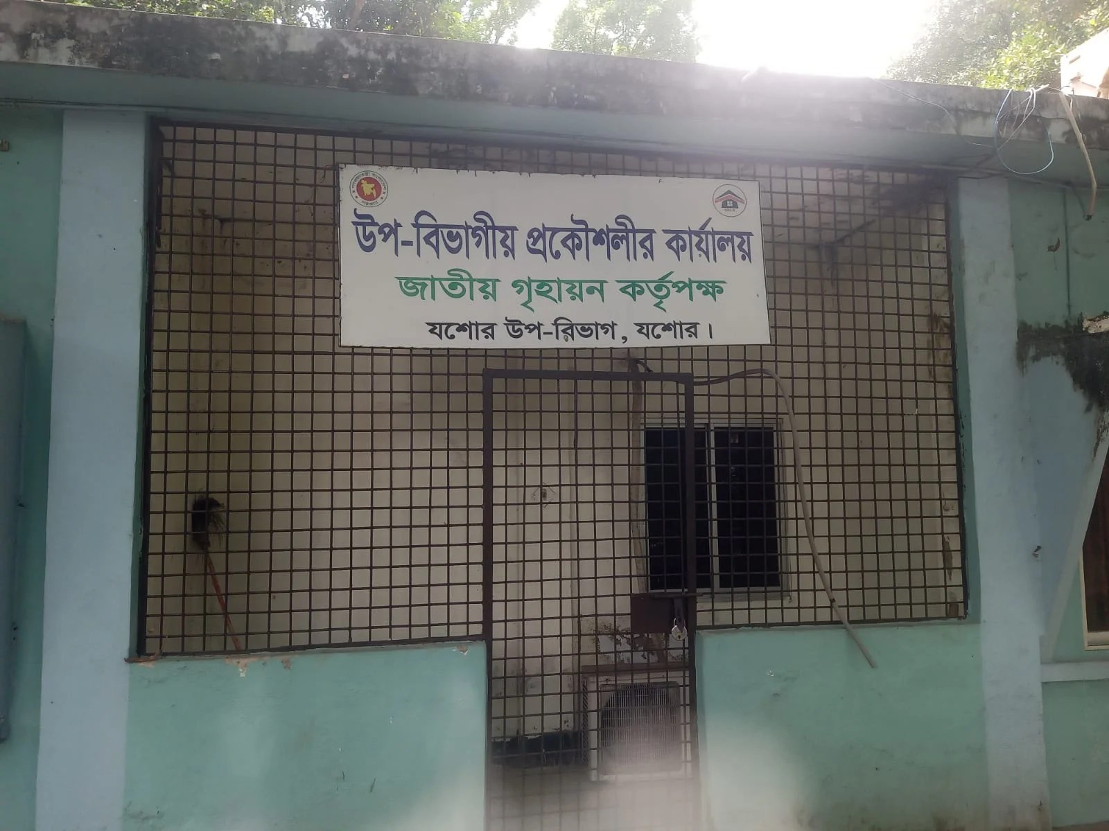 মধ্যরাতে আঁতাত, দিনে বুলডোজার!