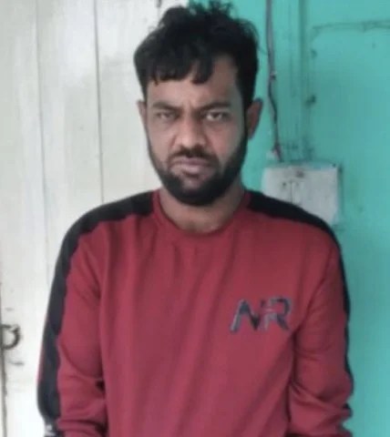 যশোরের বারান্দীপাড়া ফুলতলা মোড়ে সন্ত্রাসী জিতুকে কুপিয়ে জখম!