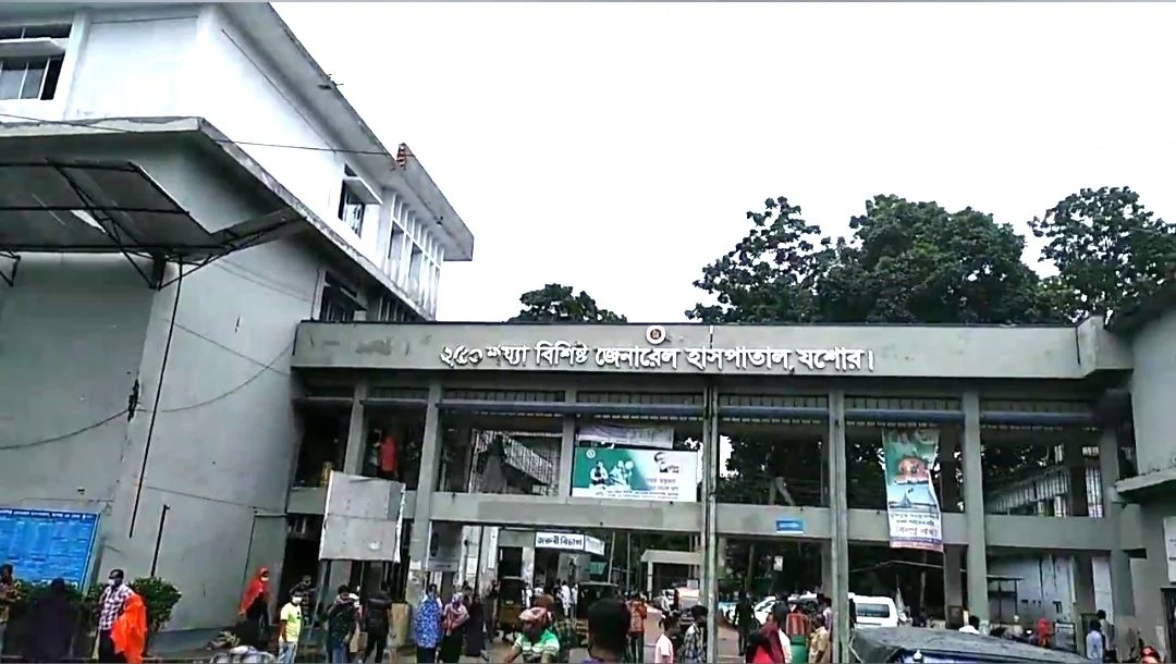 যশোর সদরে স্কুলে ঢুকে ছাত্রীকে ছুরিকাঘাত!