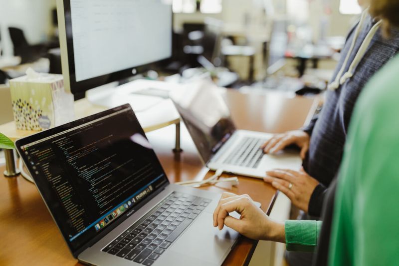 Test Isolation Stories Hackernoon - Perfect Sunset Illustration - Desktop