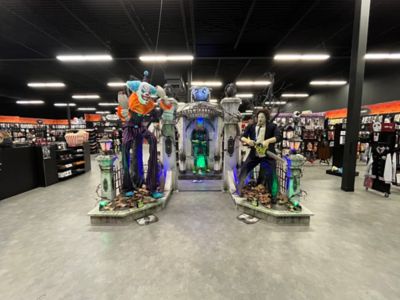 Spirit halloween 2023 in-store experience
