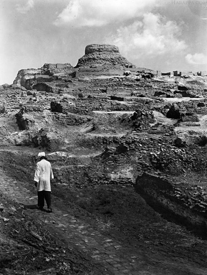 Mohenjo-daro: ‘Citadel Mound’ with ‘stupa’. Source: www.harappa.com