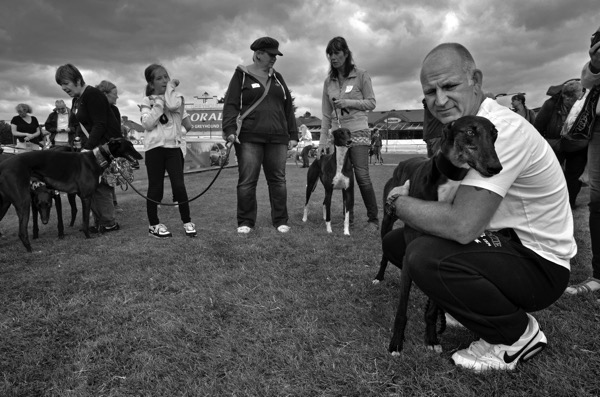 Bob Mazzer Goes To The Dogs | Spitalfields Life