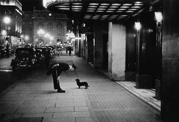 値下げしました‼️Kurt Hutton Dining out 白黒写真