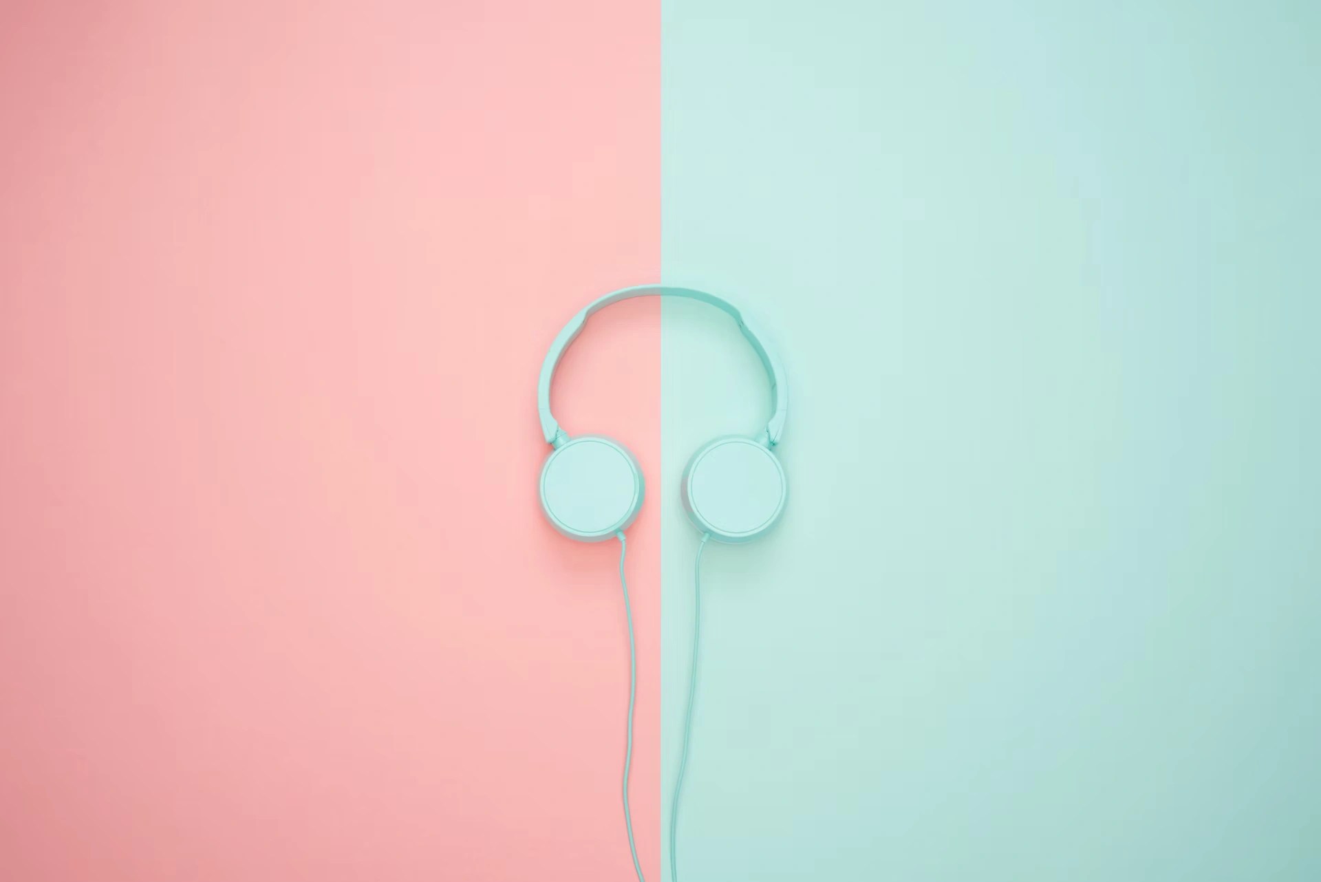 Split screen headphones