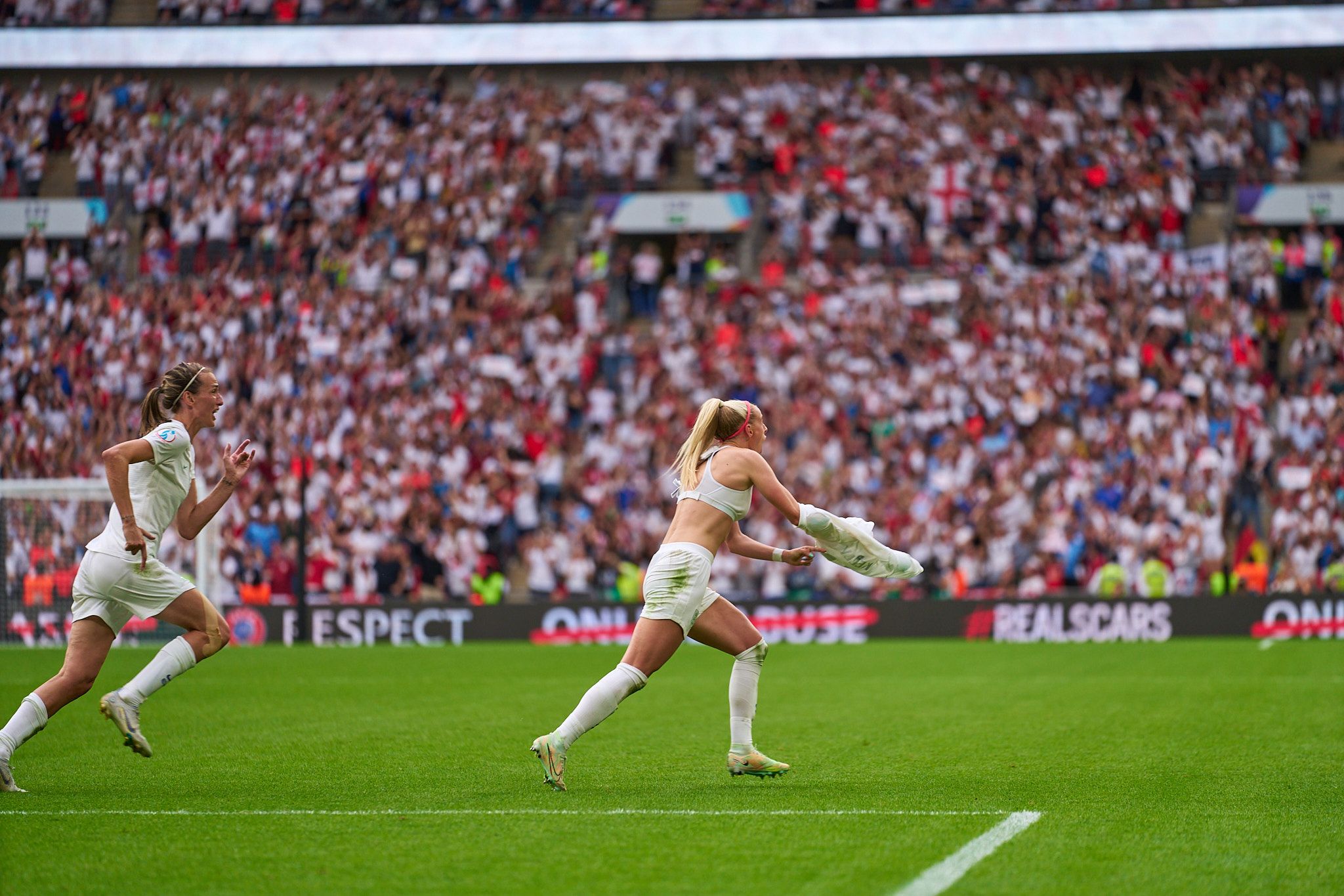 Chloe Kelly celebrates her goal. England vs Germany. UEFA Women's Euro 2022 Final.
