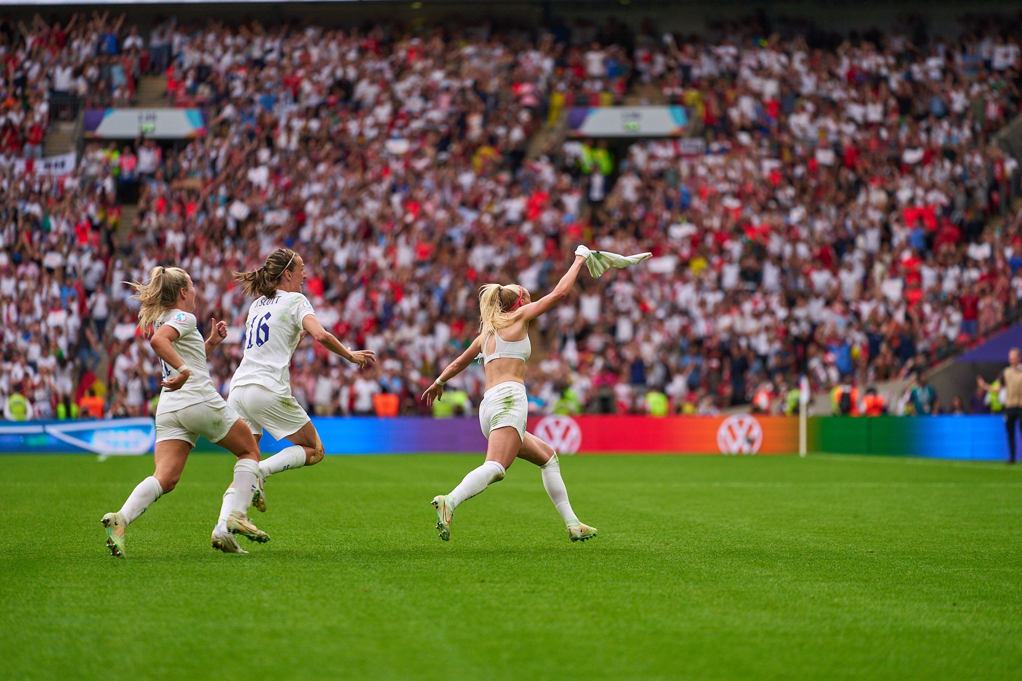Chloe Kelly celebrates her goal. England vs Germany. UEFA Women's Euro 2022 Final.