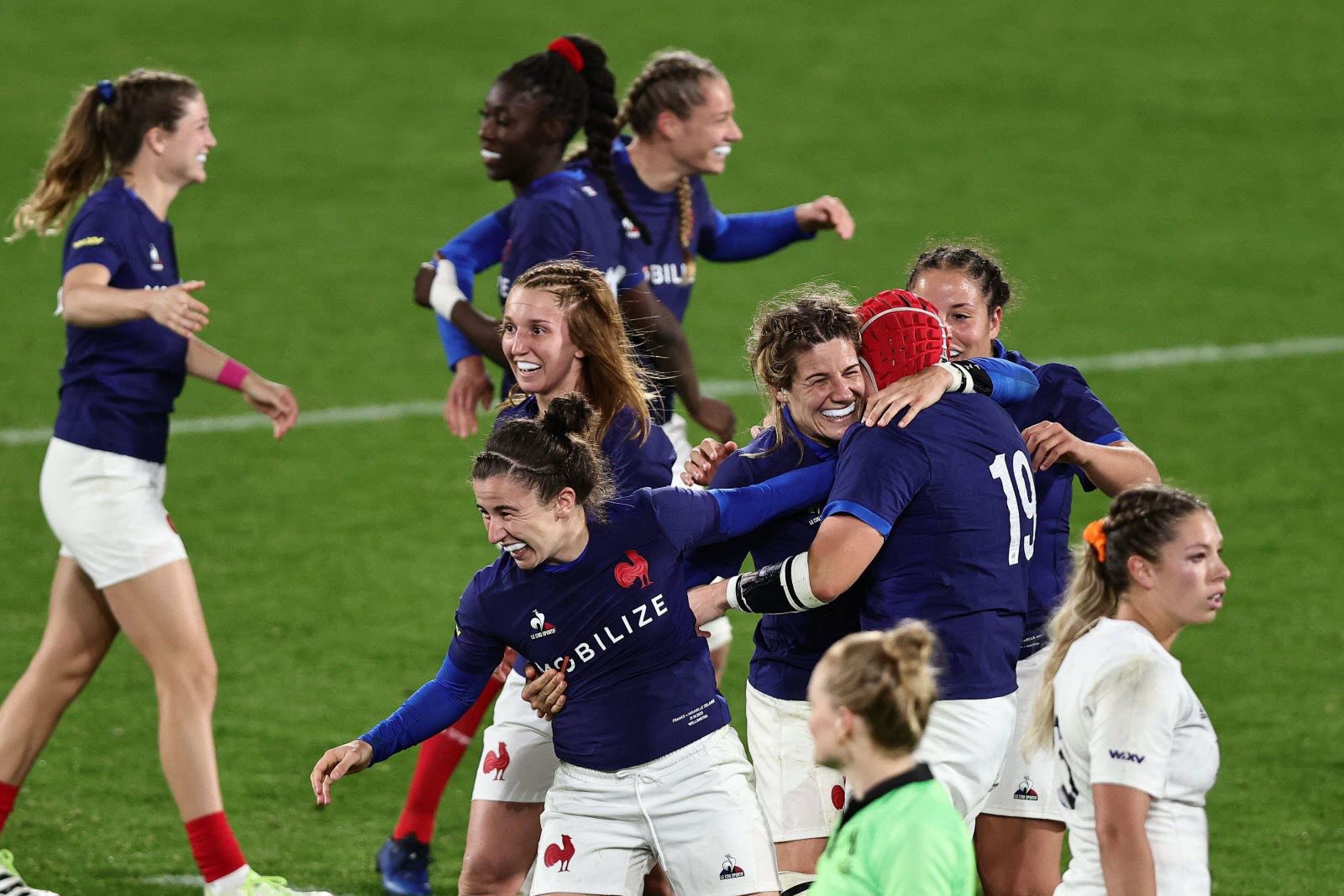 France celebrate their victory over New Zealand in WXV 1 Weekend 1.