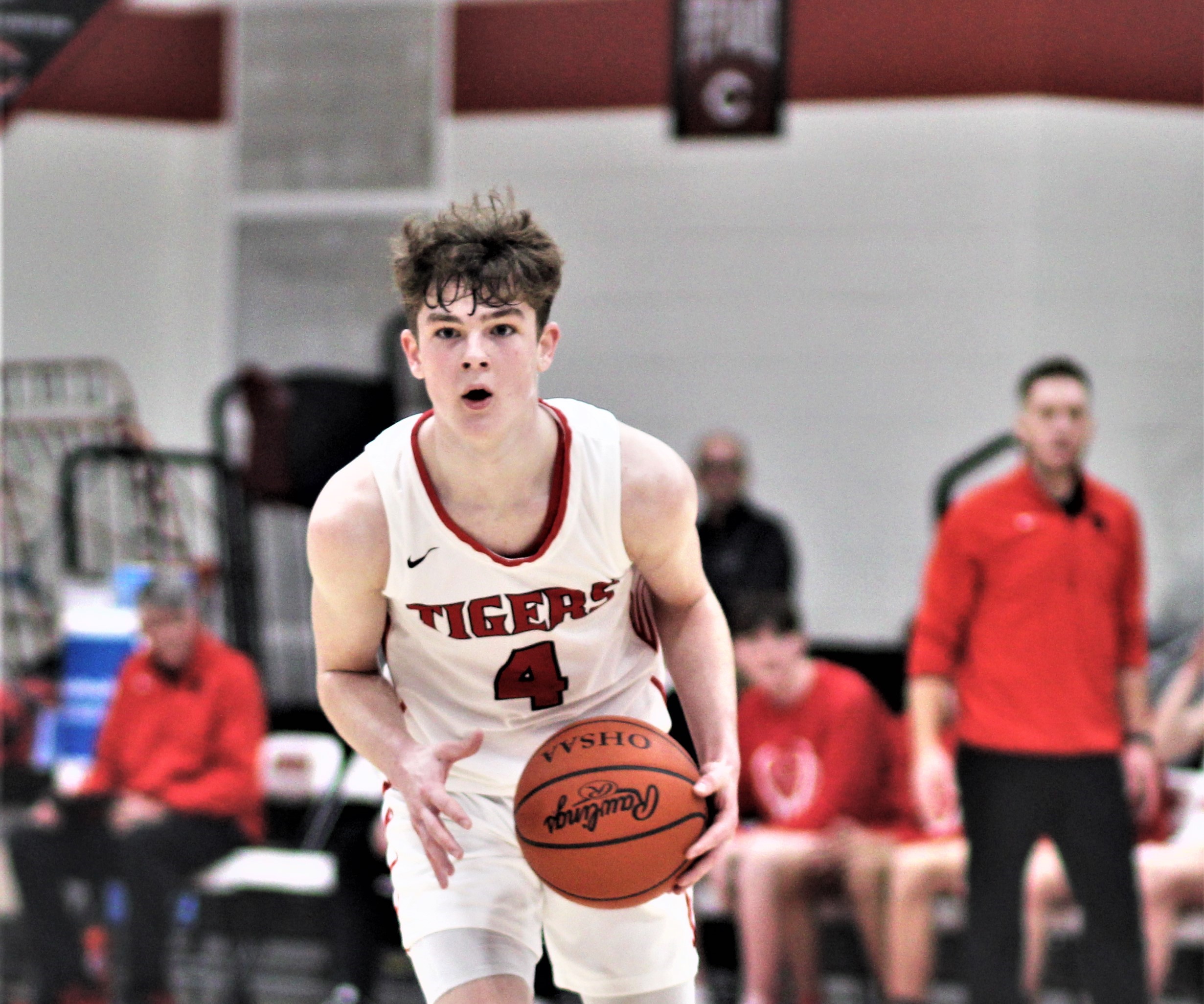 Strong start carries Tigers past Aces