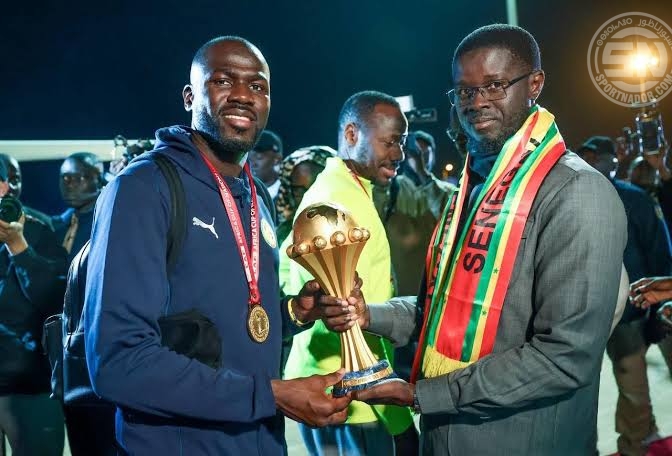 رئيس السنغال يرى نهائيًا مختلفًا لكأس إفريقيا ويشيد بمنتخبه رغم الجدل التحكيمي