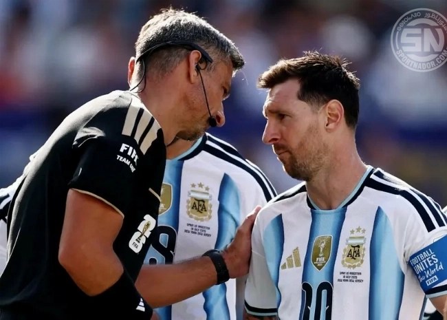 لا أريد طرده».. فينسيتش يطلب من ميسي التدخل لإنقاذ باريديس في نهائي كأس العالم
