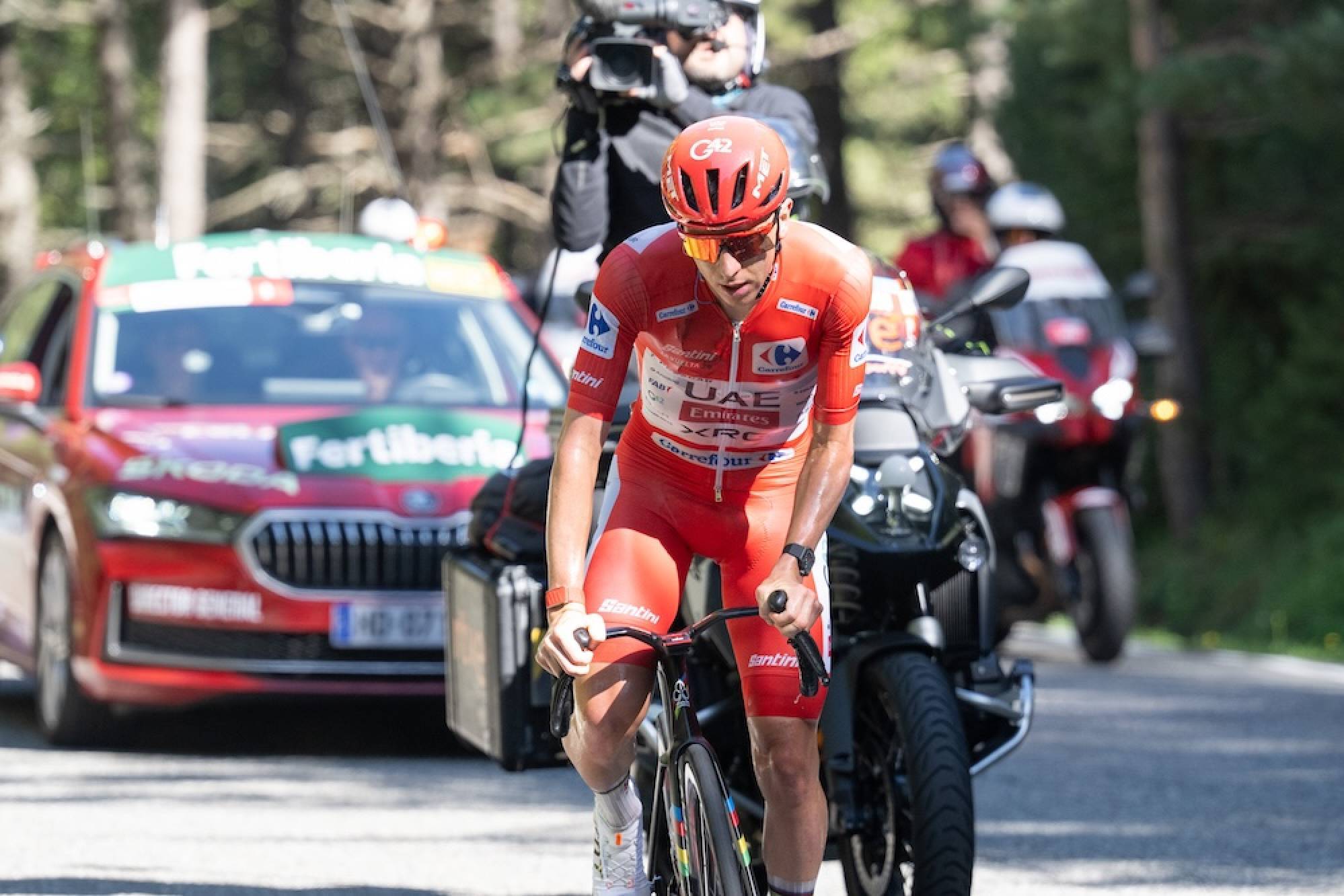 Pogacar firma una obra maestra en Andorra