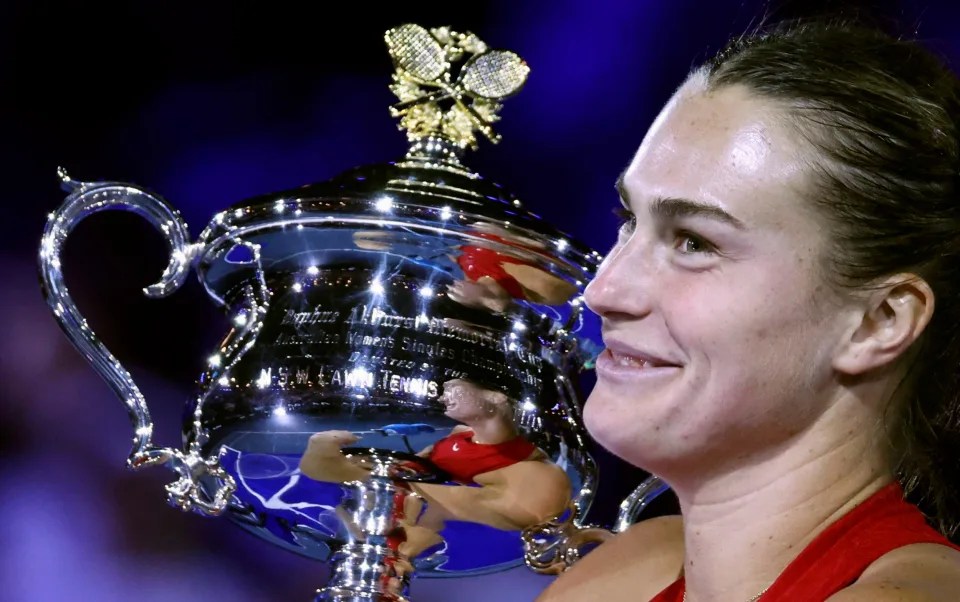Aryna Sabalenka overwhelms Qinwen Zheng