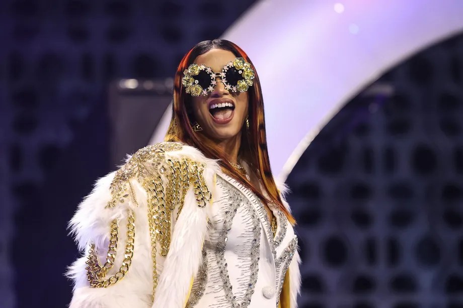 Mercedes Moné ruffles a few feathers