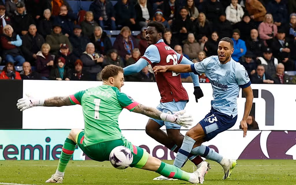 Burnley burns Brentford at Turf Moor