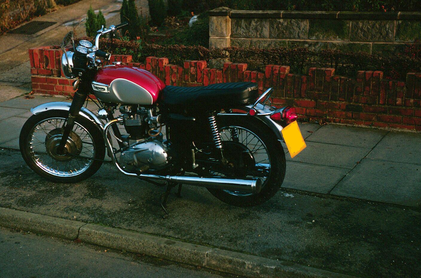 Triumph T120
